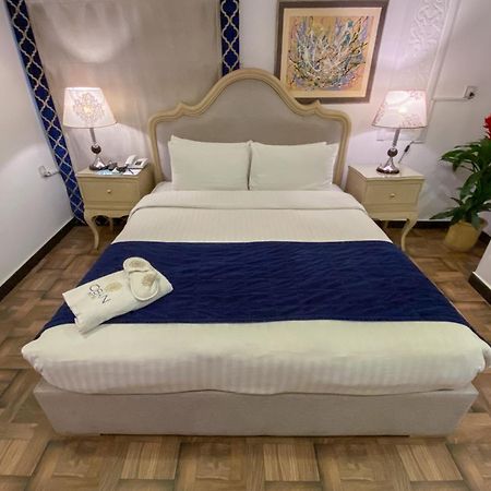 Hotel Oban Lahore Bagian luar foto