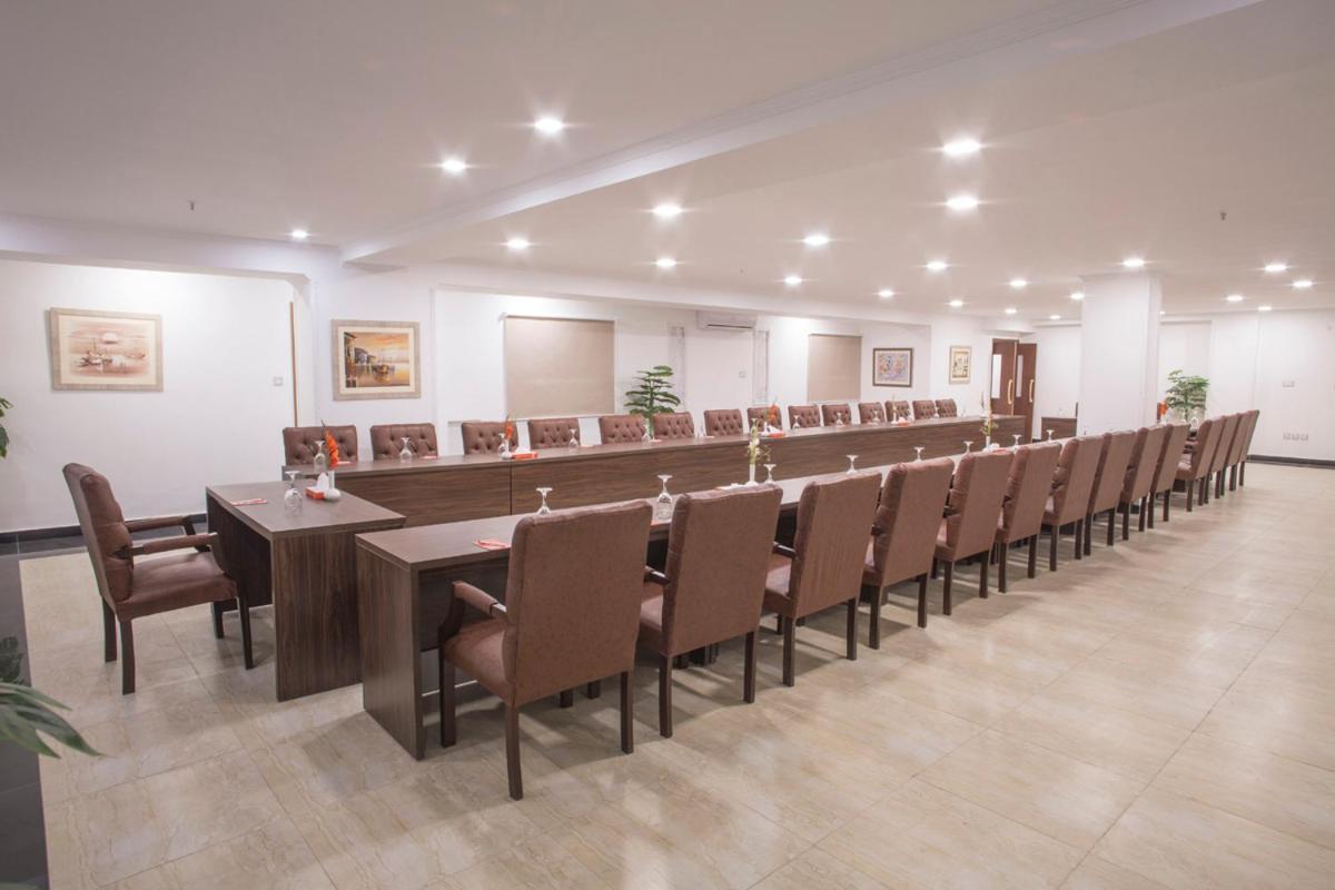 Hotel Oban Lahore Bagian luar foto