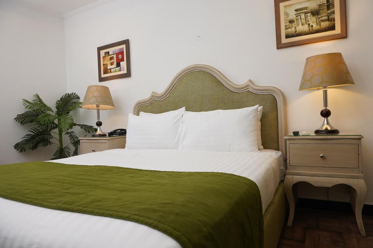 Hotel Oban Lahore Bagian luar foto