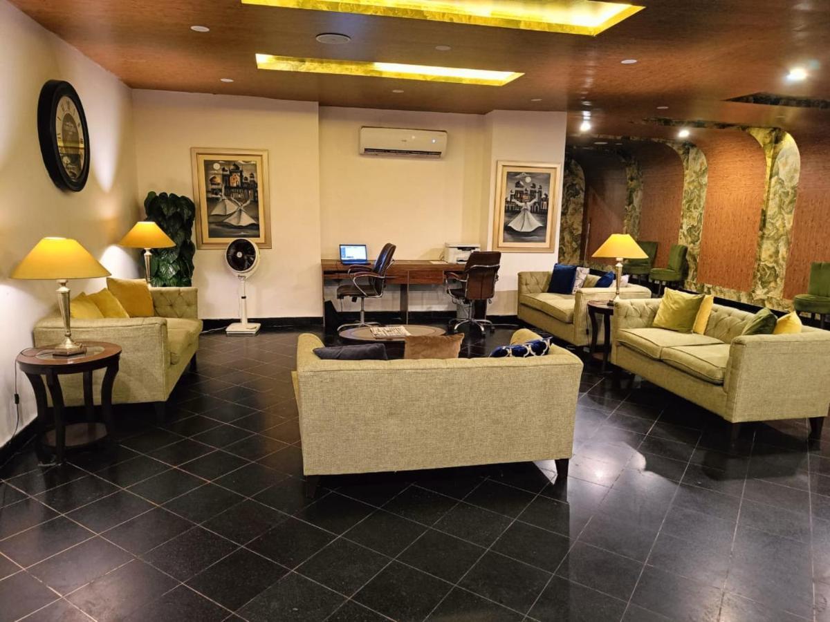 Hotel Oban Lahore Bagian luar foto