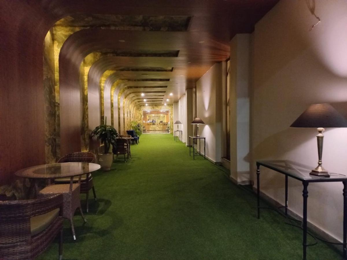 Hotel Oban Lahore Bagian luar foto