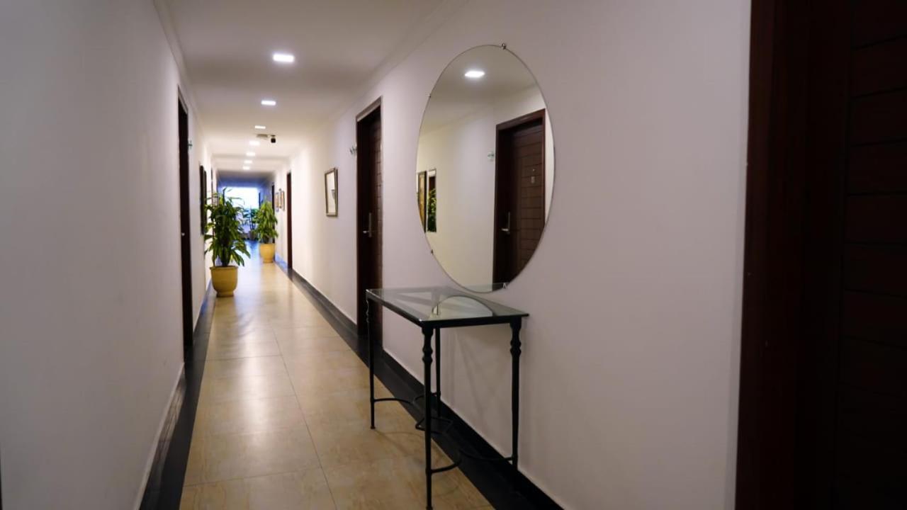 Hotel Oban Lahore Bagian luar foto