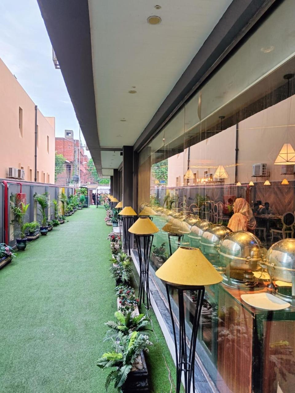 Hotel Oban Lahore Bagian luar foto