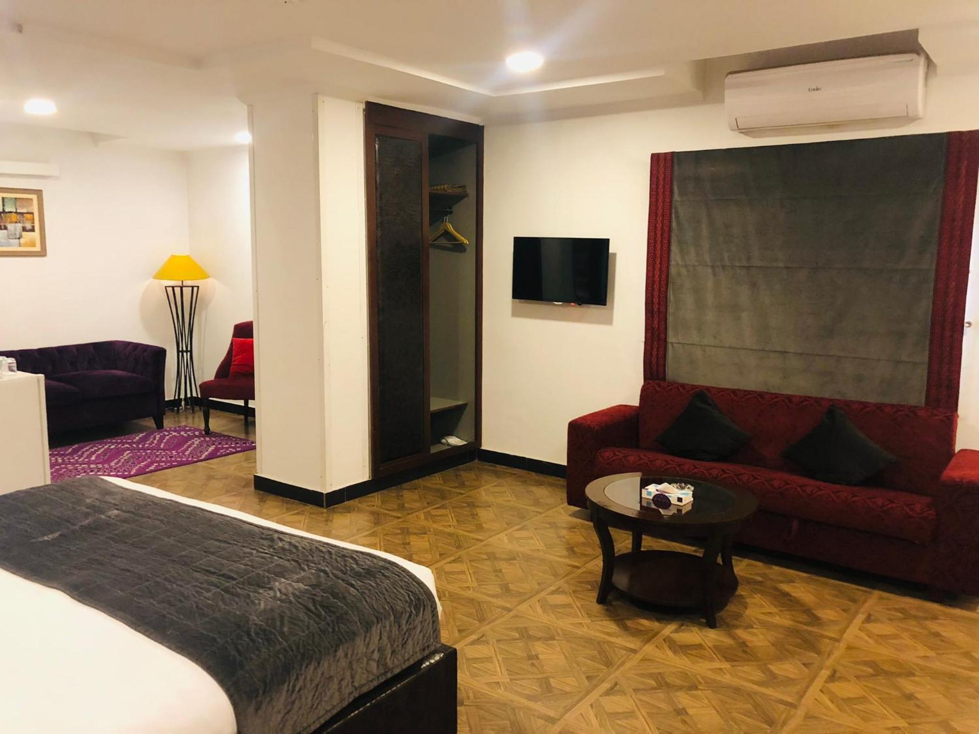 Hotel Oban Lahore Bagian luar foto