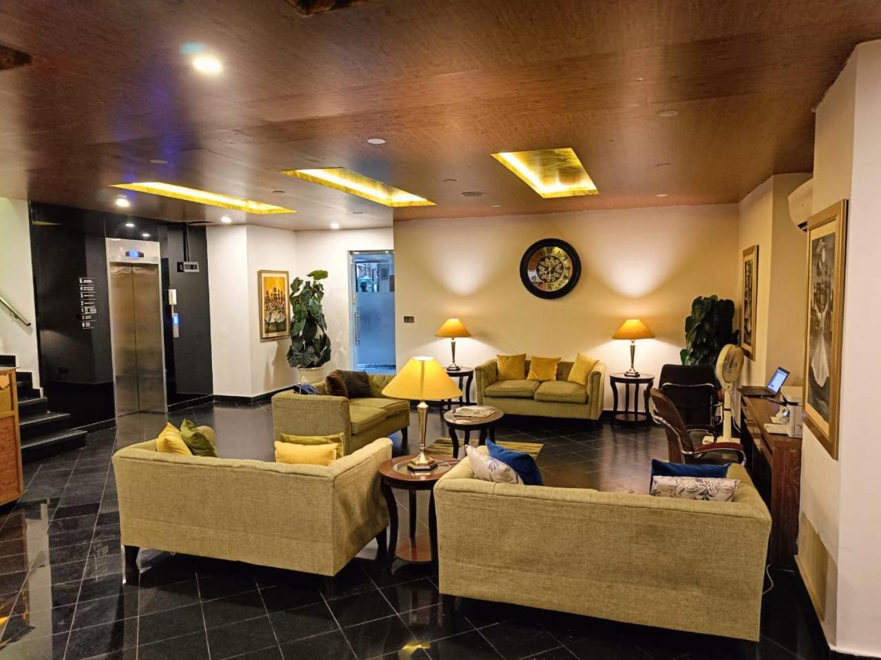 Hotel Oban Lahore Bagian luar foto