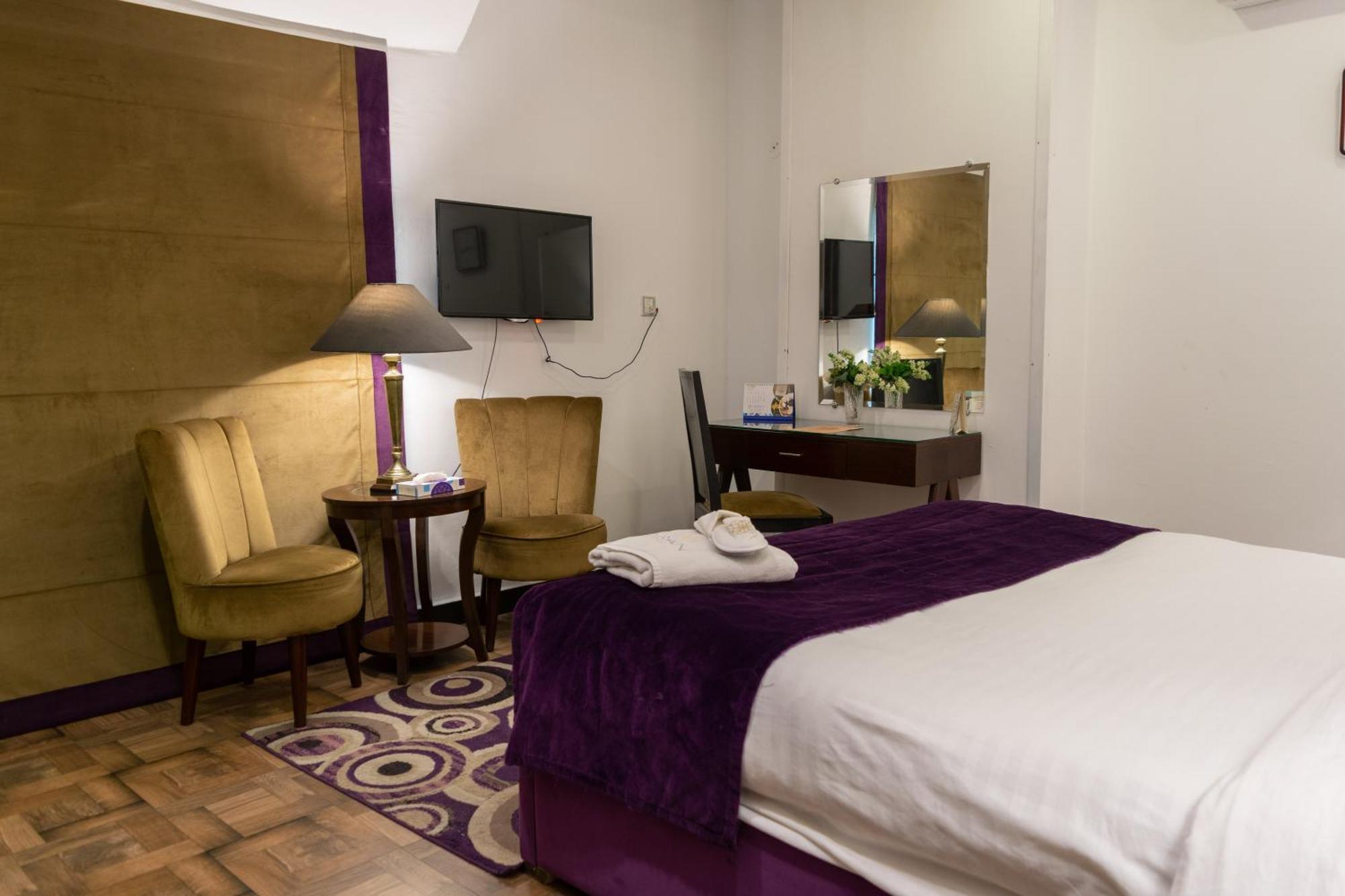 Hotel Oban Lahore Bagian luar foto
