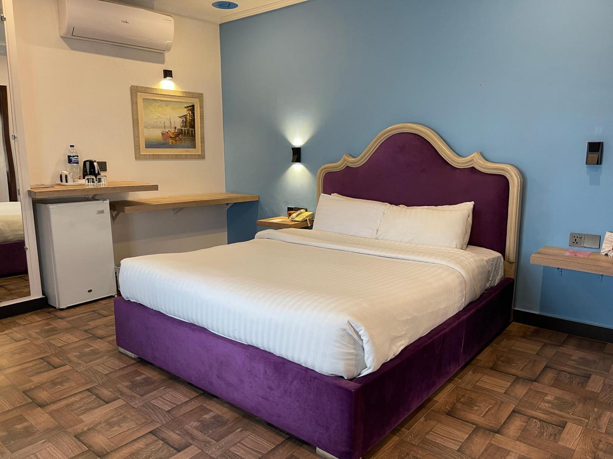 Hotel Oban Lahore Bagian luar foto