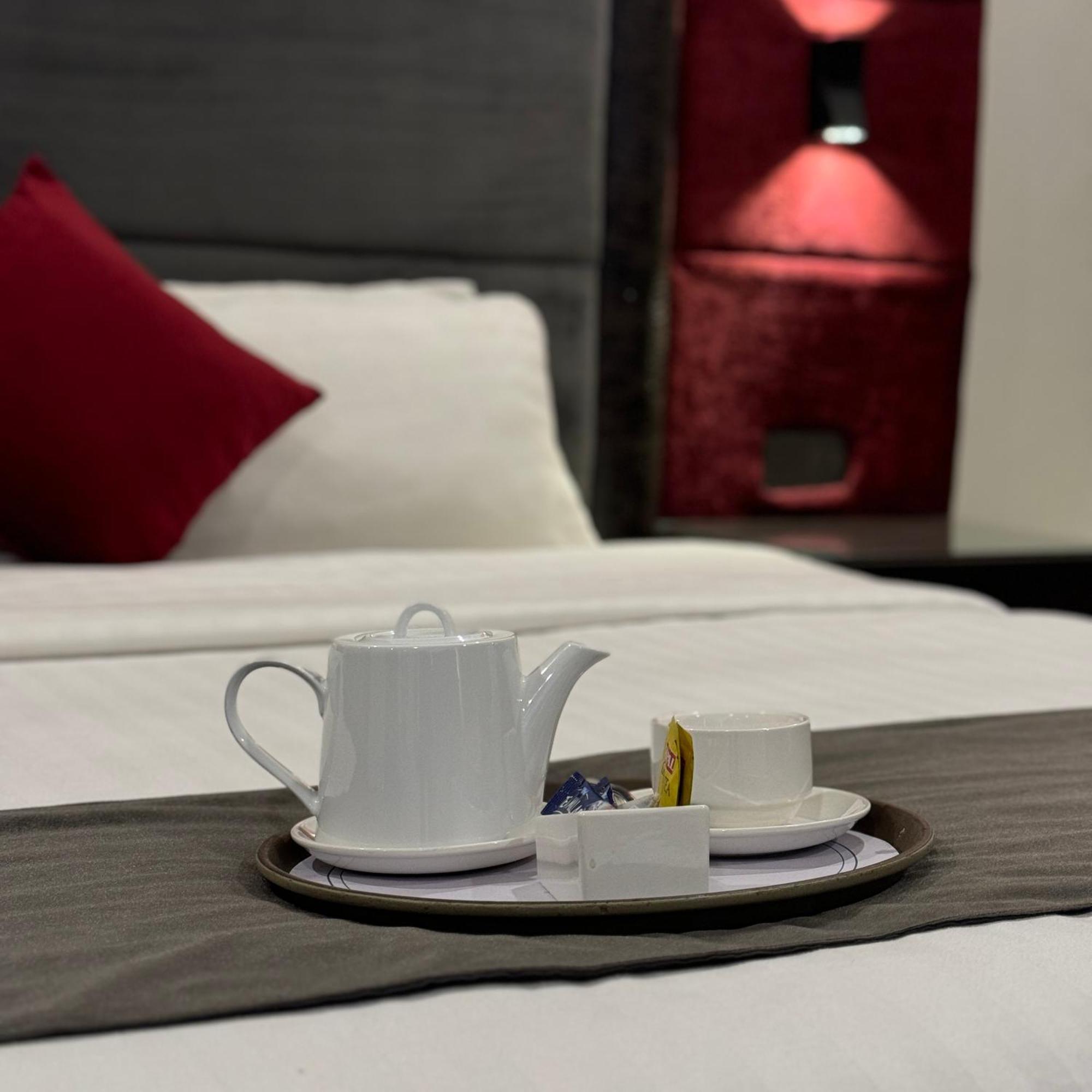 Hotel Oban Lahore Bagian luar foto