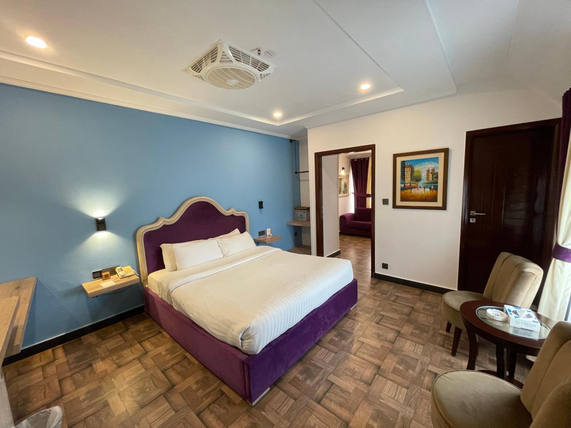 Hotel Oban Lahore Bagian luar foto