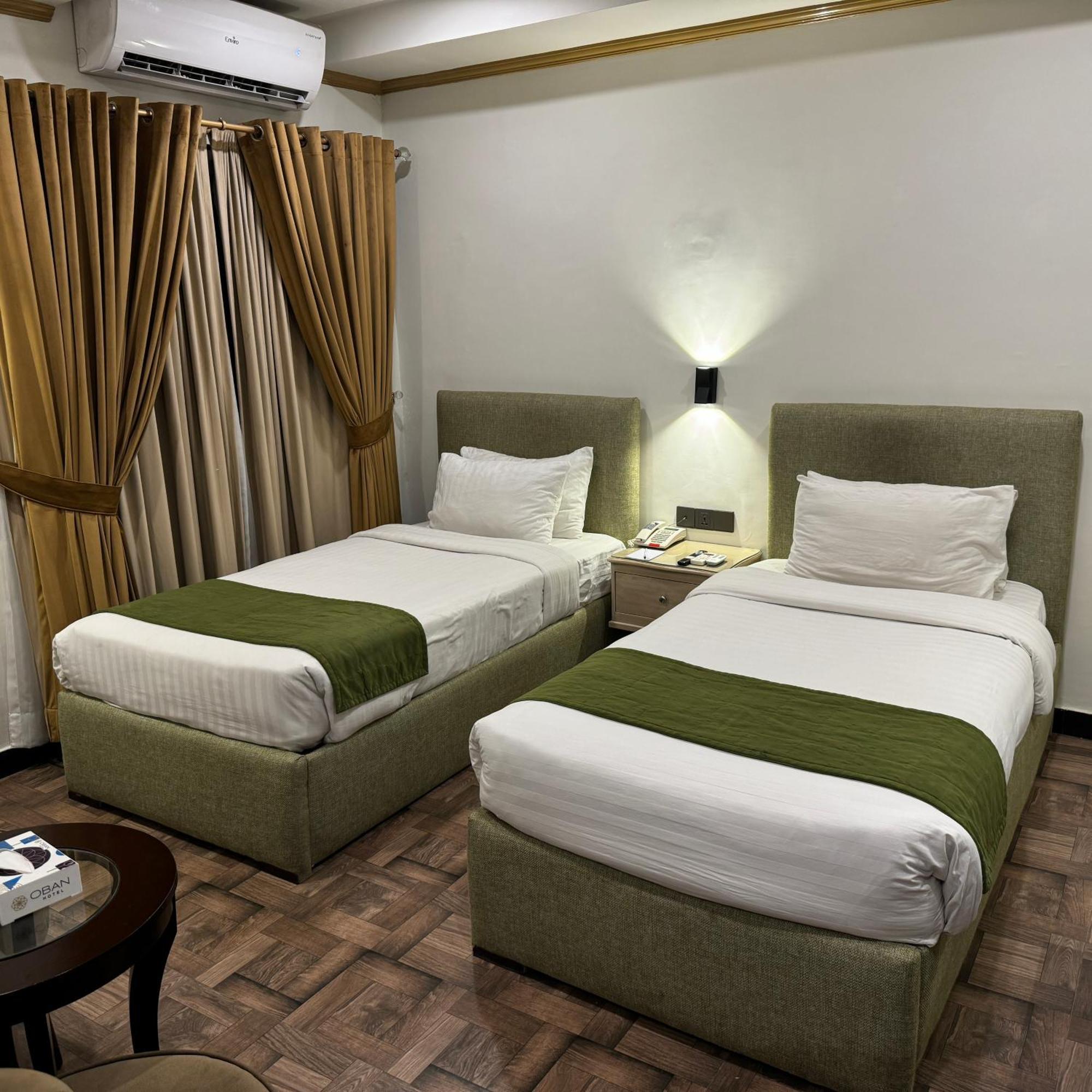 Hotel Oban Lahore Bagian luar foto