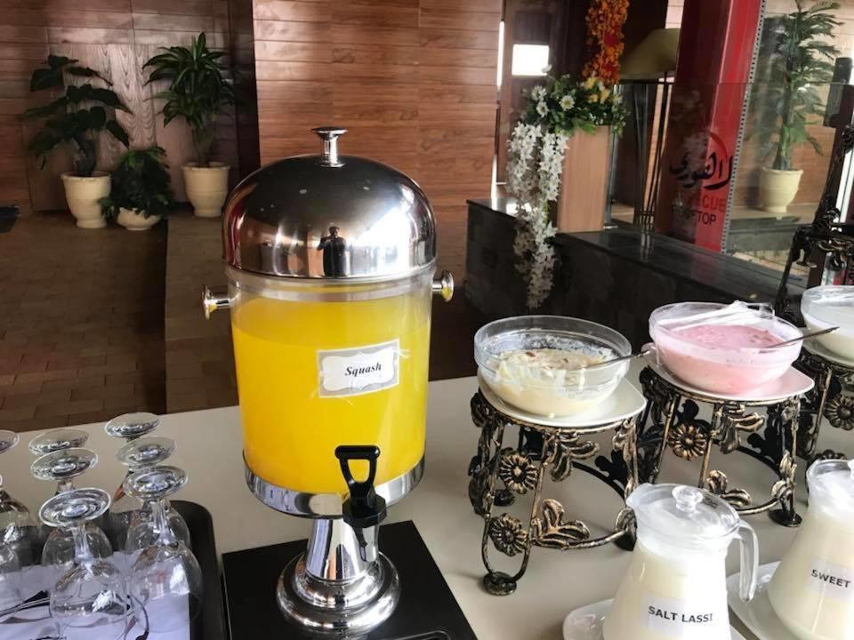 Hotel Oban Lahore Bagian luar foto