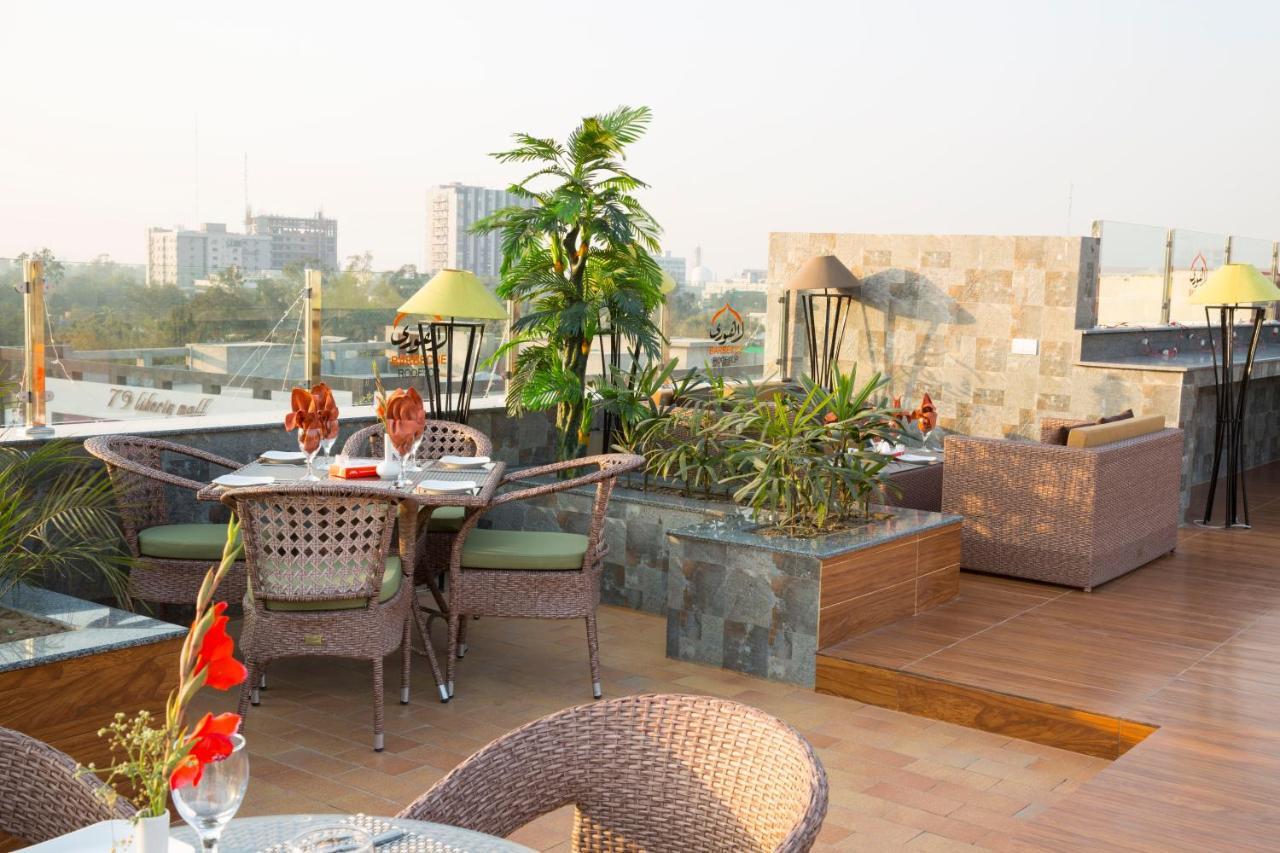 Hotel Oban Lahore Bagian luar foto