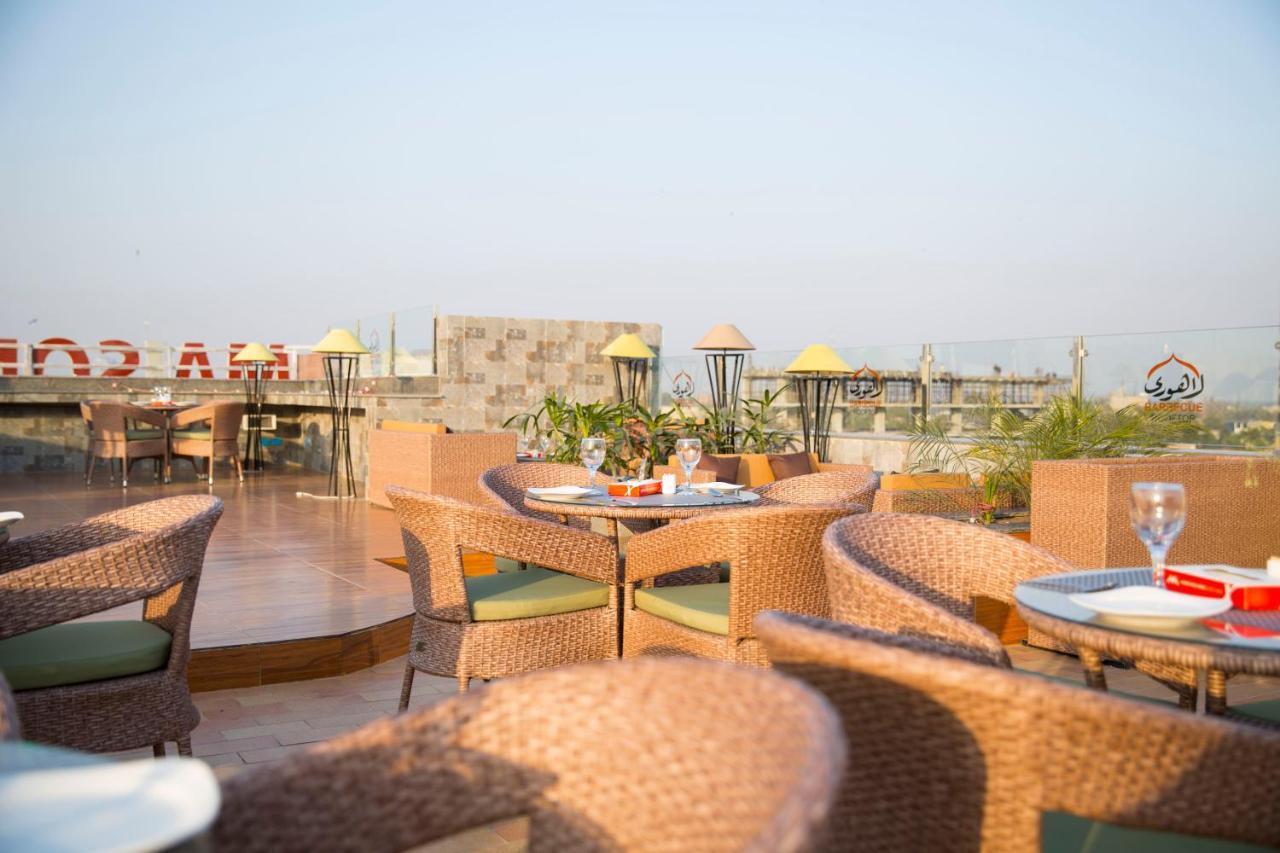 Hotel Oban Lahore Bagian luar foto