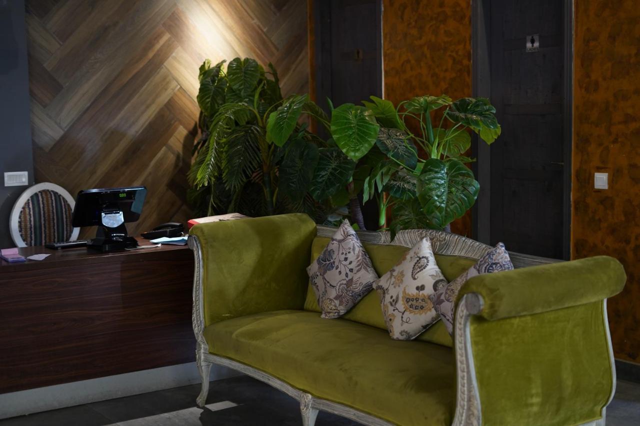 Hotel Oban Lahore Bagian luar foto