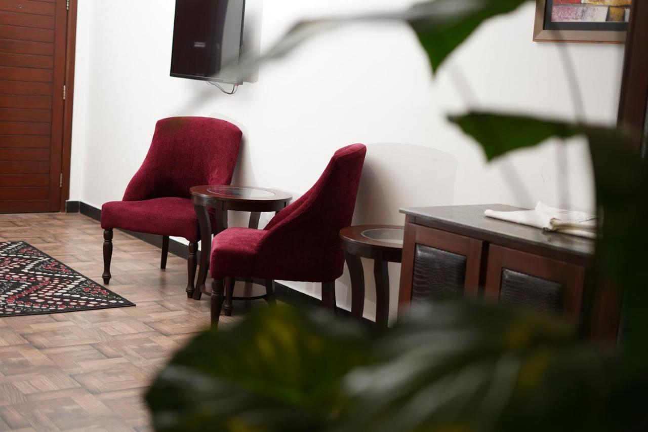 Hotel Oban Lahore Bagian luar foto